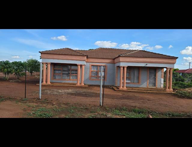 3 BEDROOM HOUSE FOR SALE IN MALAMULELE RURAL